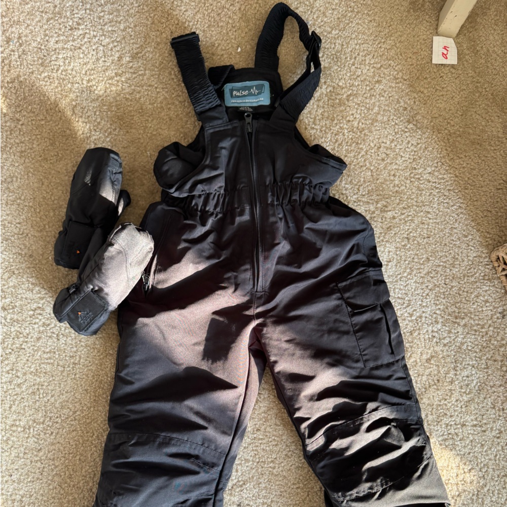 Snow jumpsuit and mittens Kids Pulse brand and heat branded mittens